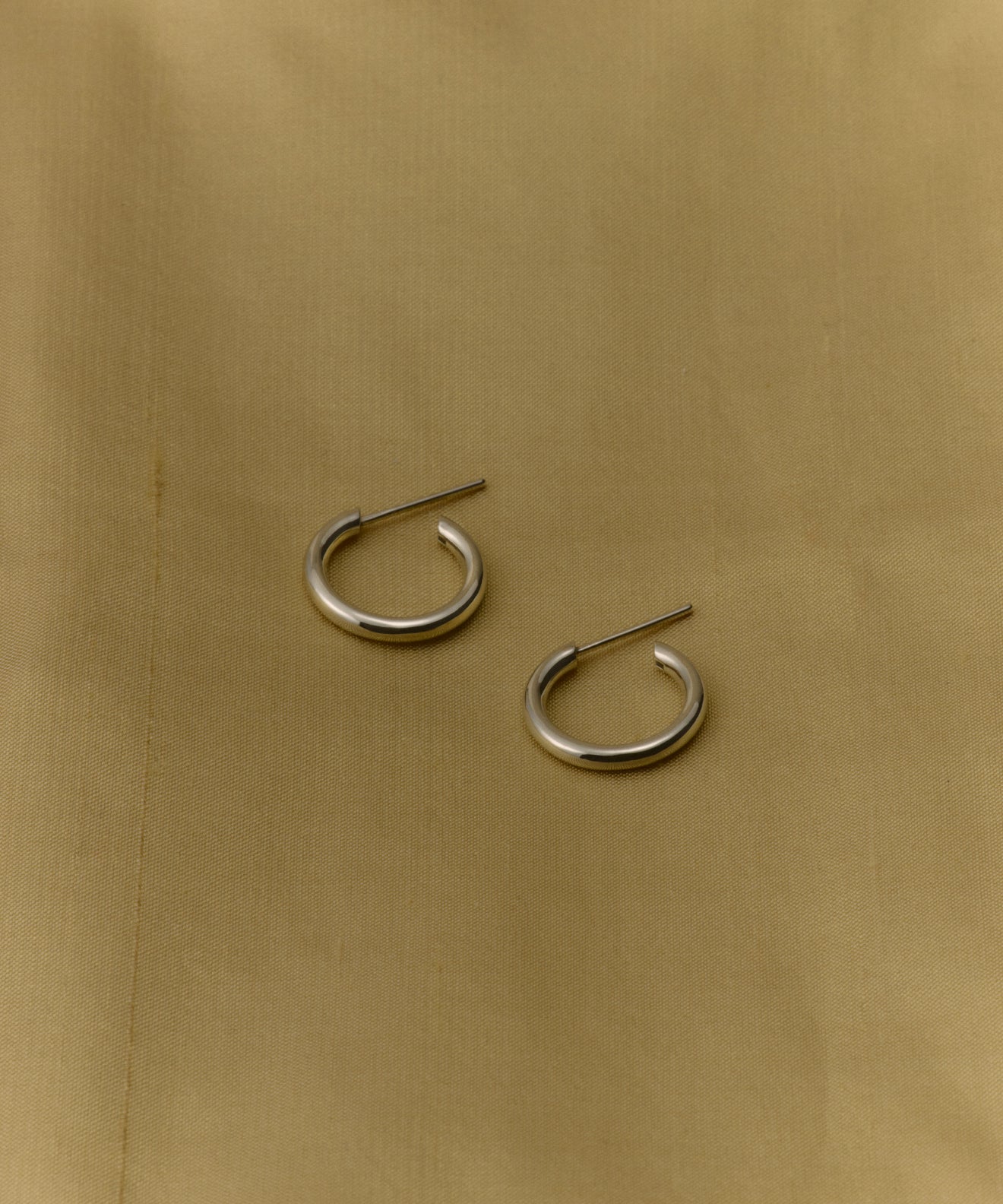 Small Eloise Hoops