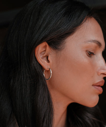 Medium Eloise Hoops