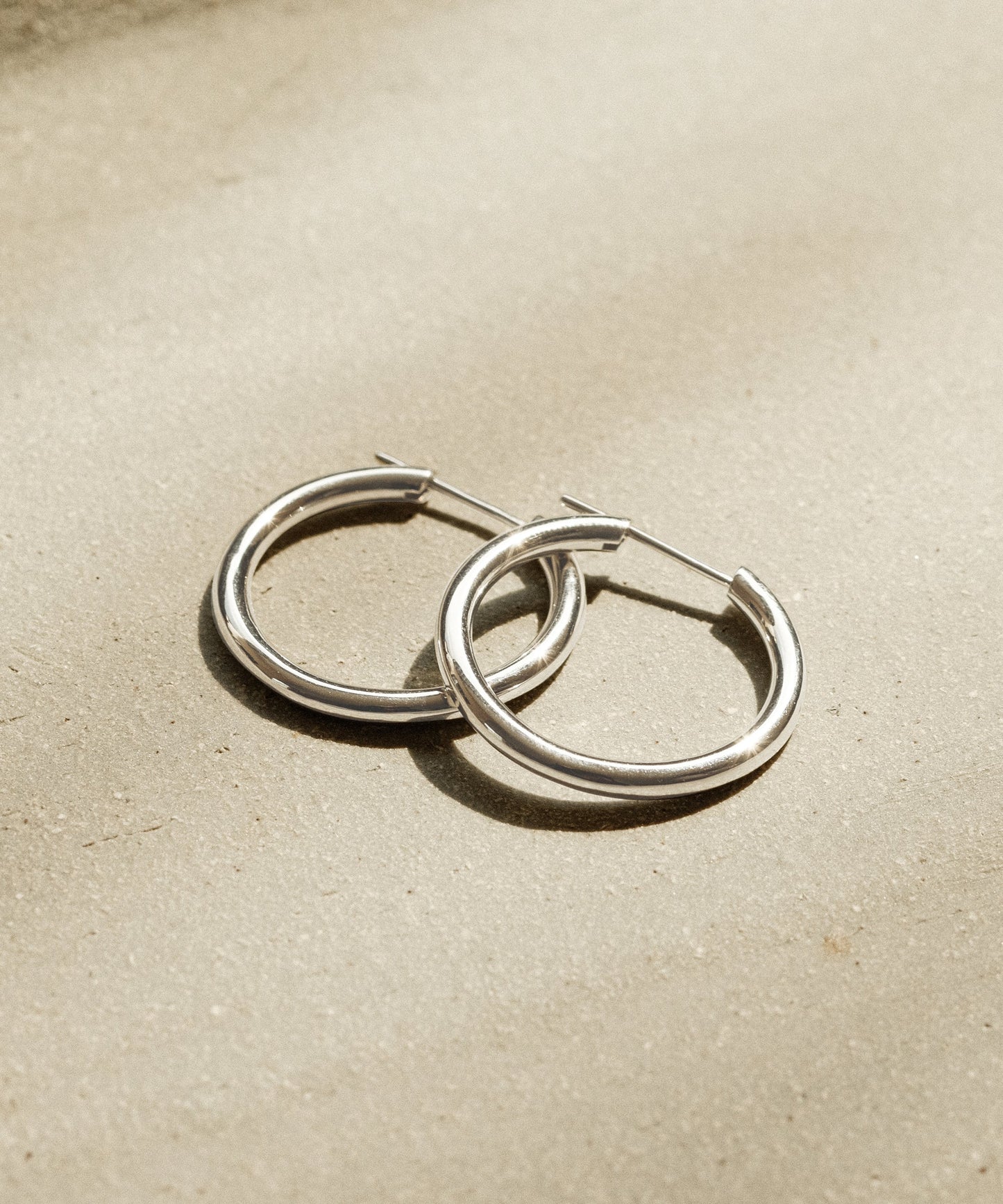 Medium Eloise Hoops