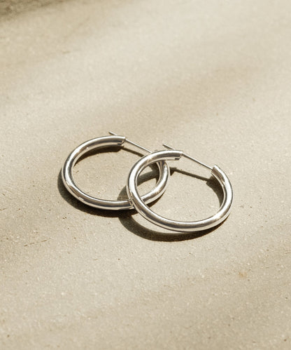 Medium Eloise Hoops