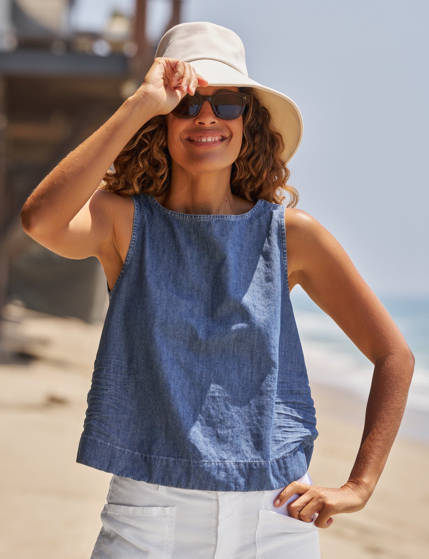 SHELLEY Distressed Indigo Wash, Famous Denim
