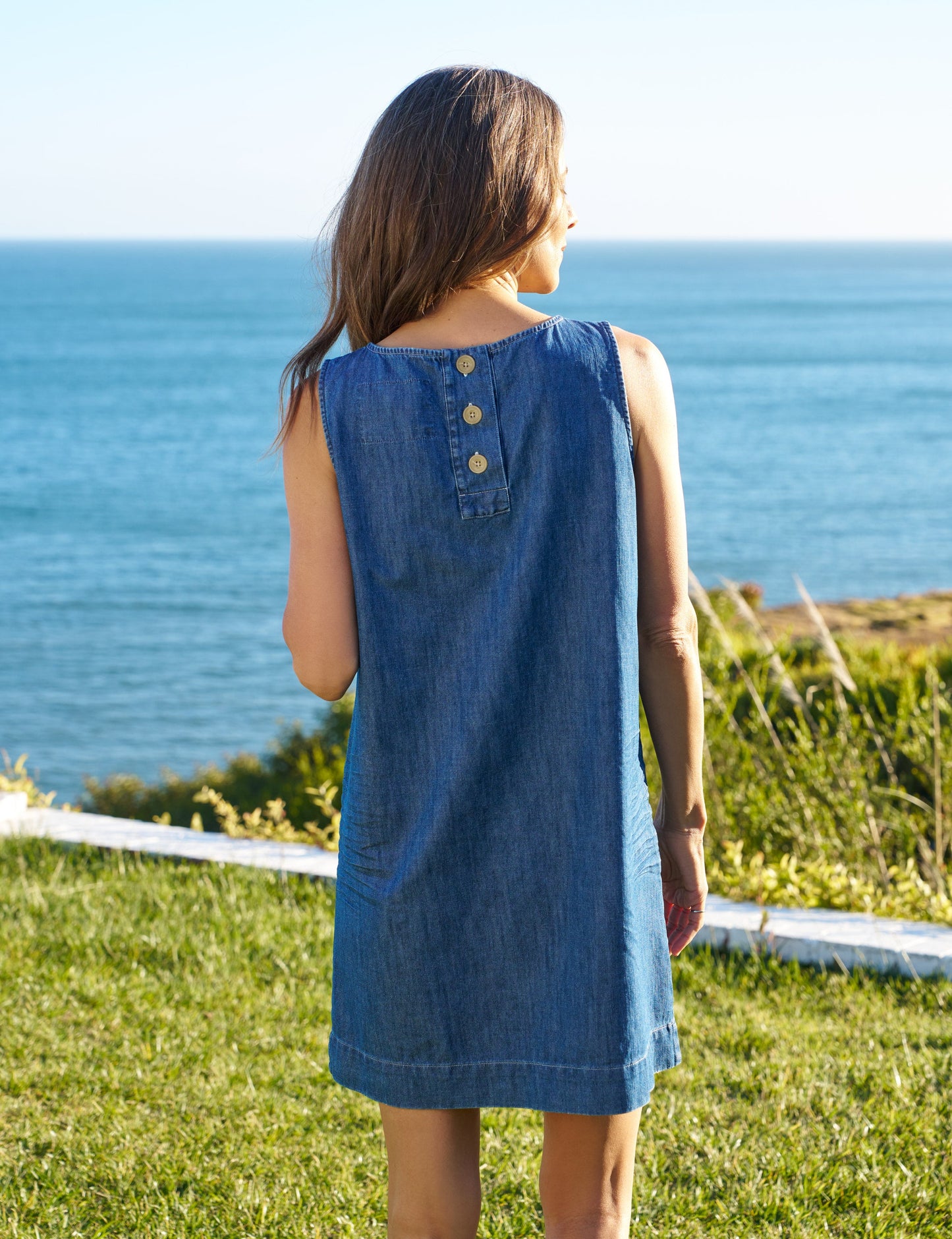 SHEILA Distressed Indigo Wash, Famous Denim