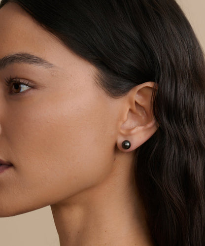 Medium Loren Pearl Studs