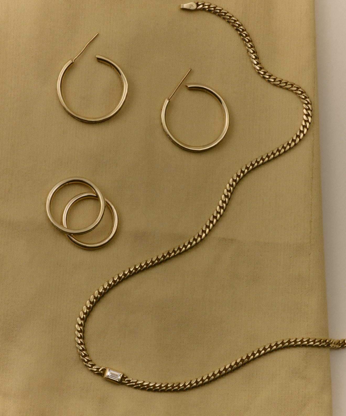 Medium Eloise Hoops