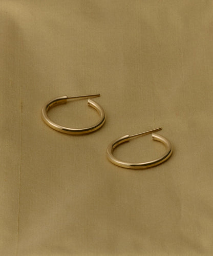 Medium Eloise Hoops