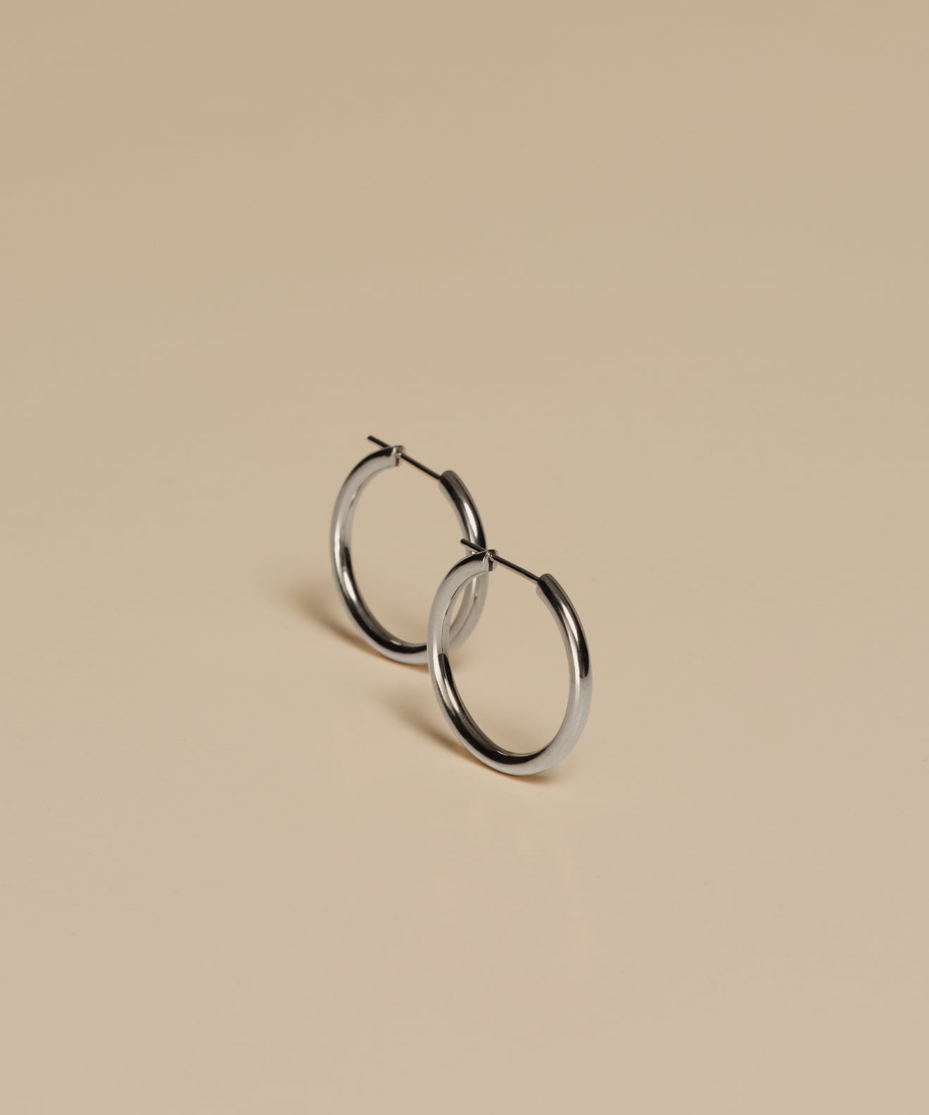 Medium Eloise Hoops