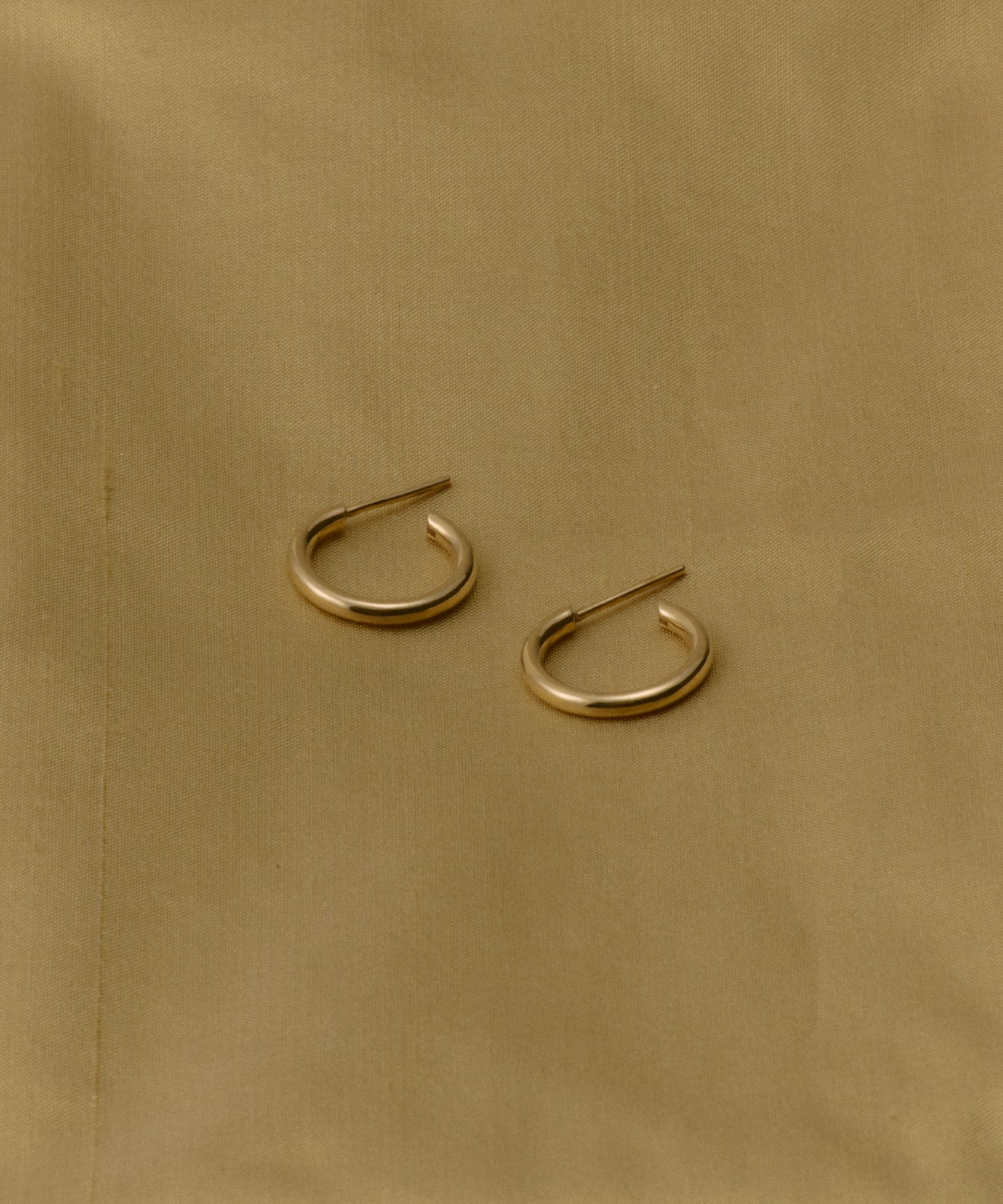 Small Eloise Hoops